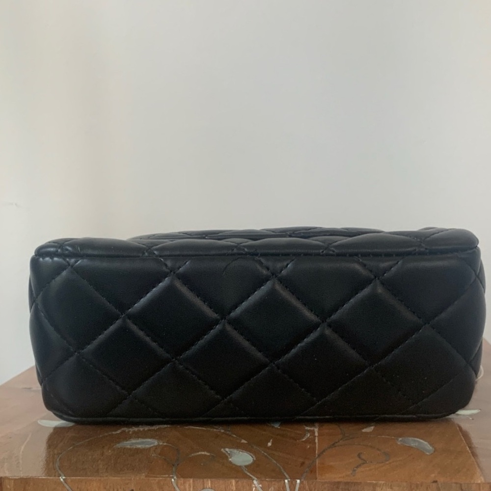 Chic Black Quilted Crossbody Bag - Picture 5 of 9